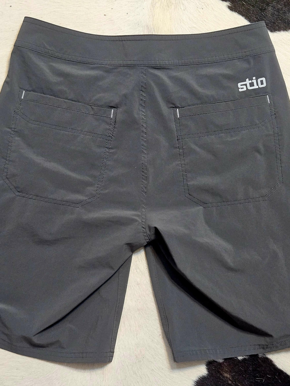 Stio Men's Like New CFS Board Shorts in Charcoal Gray Sz 33" Waist